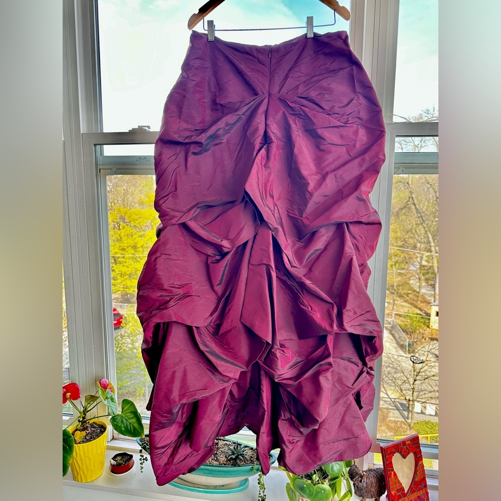 Burgundy skirt with rushing